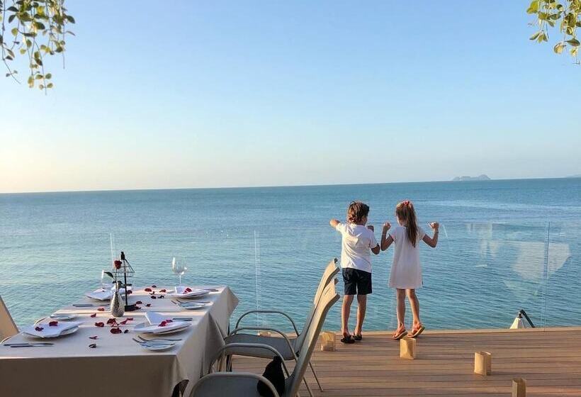 مسافرخانه Sea&sky Luxury Absolute Beachfront Villa