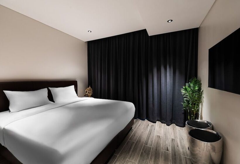 هتل Bluepoint Seaview Patong 818