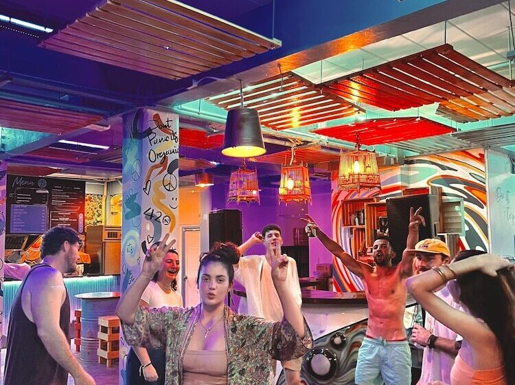 هتل Bodega Krabi