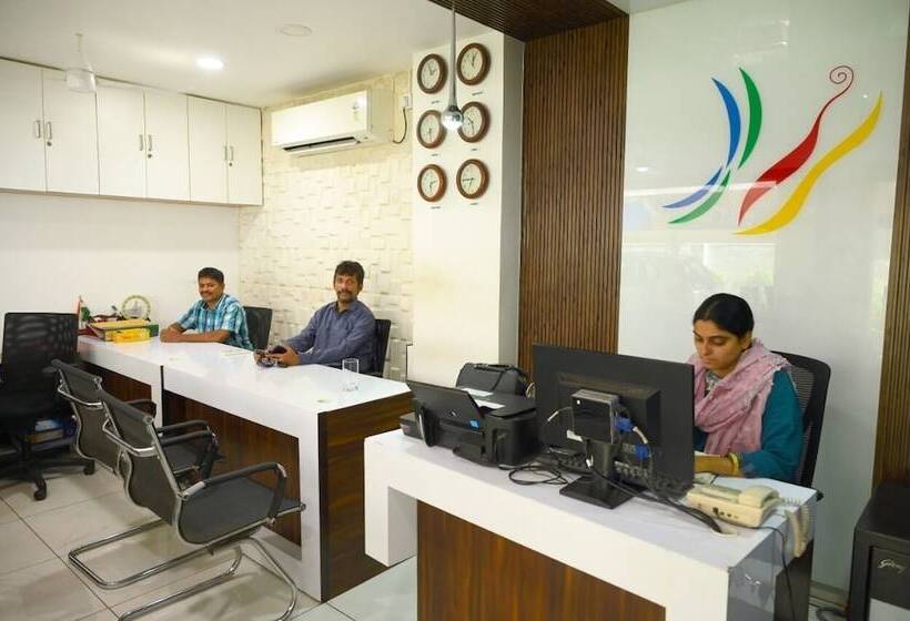 בית מלון כפרי The Butterfly Luxury Serviced Apartments Benz Circle Vijayawada