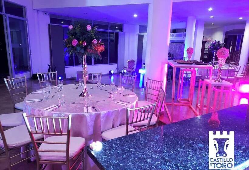 هتل Castillo Del Toro