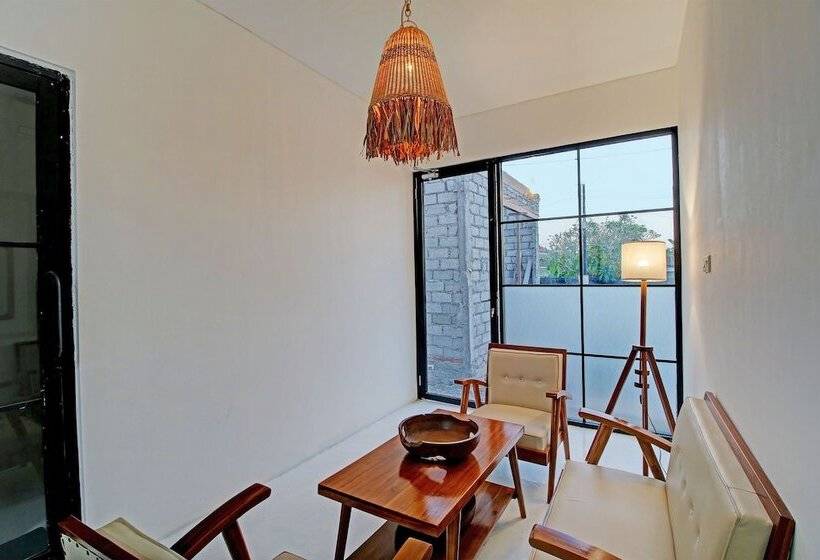 호텔 Collection O 93004 Double D Guest House