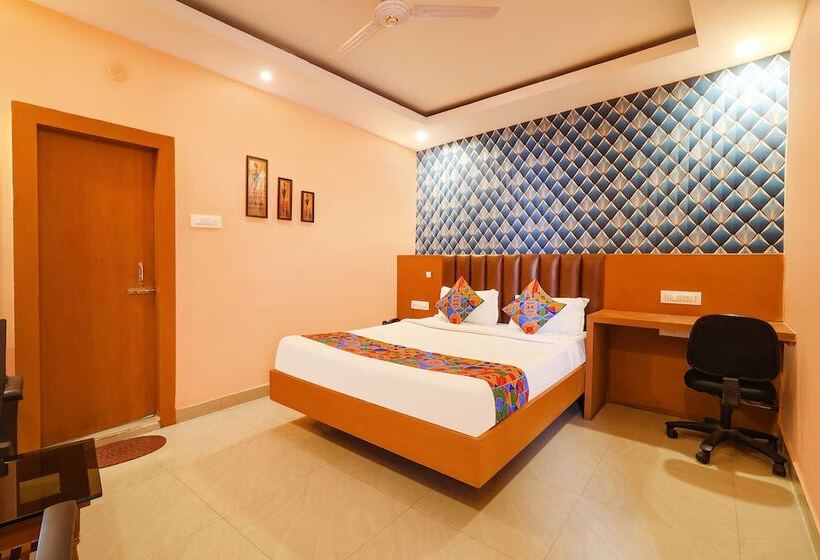 Fabhotel Crown Plaza