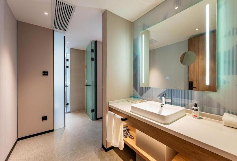 هتل Holiday Inn Express Shanghai Jing An Temple, An Ihg