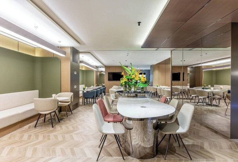هتل Holiday Inn Express Shanghai Jing An Temple, An Ihg
