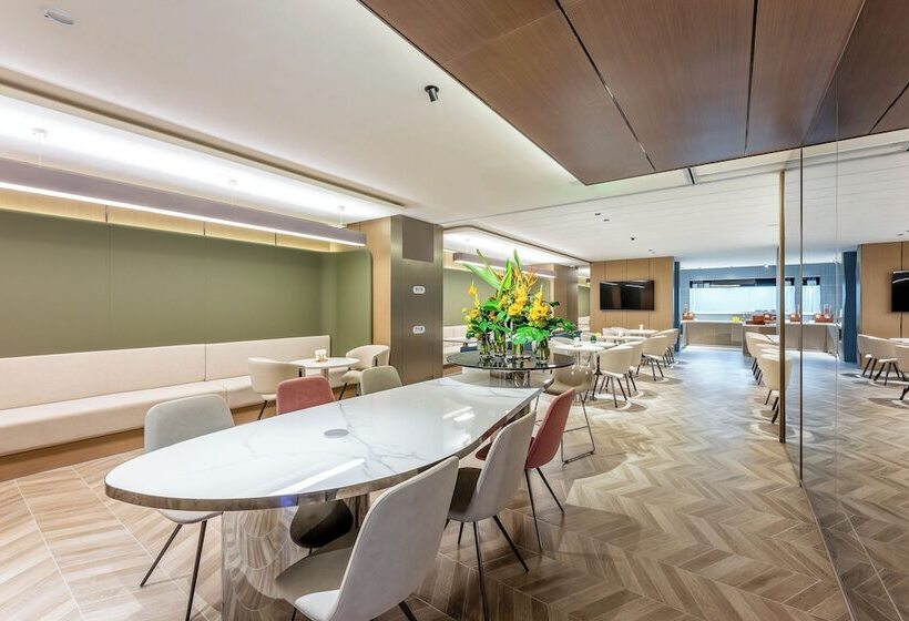 هتل Holiday Inn Express Shanghai Jing An Temple, An Ihg