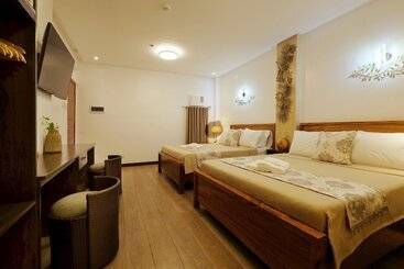هتل Jai Cobs Suites