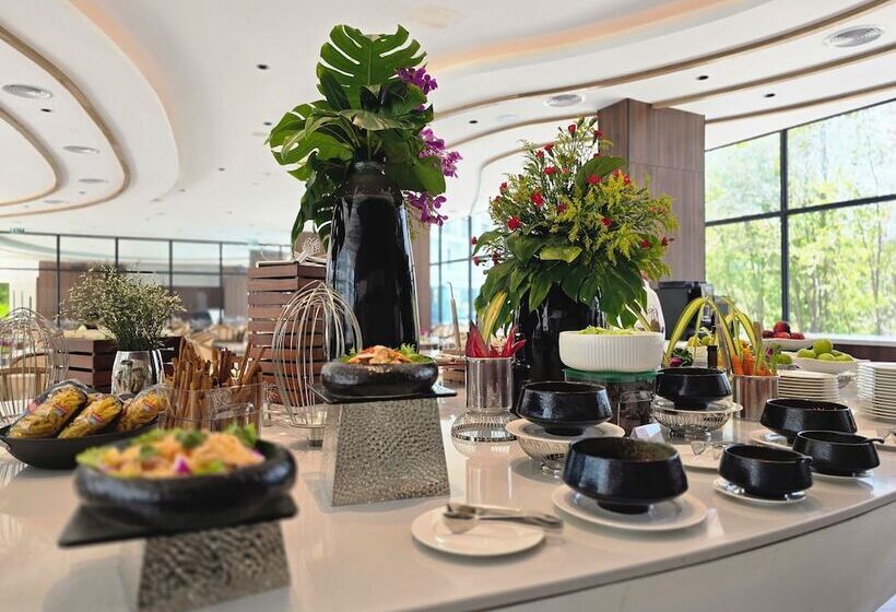 هتل Laya Resort Phuket Island