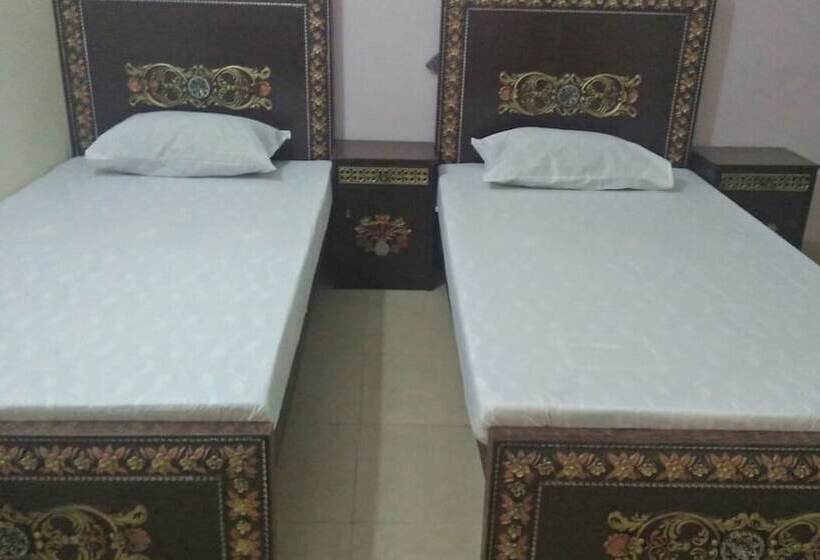 هتل Queens Palace
