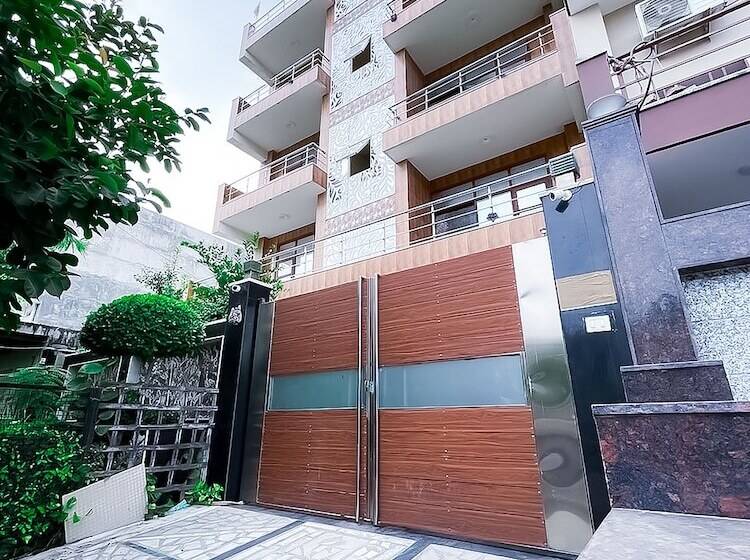 هتل Roomshala 117 Shubham Residency