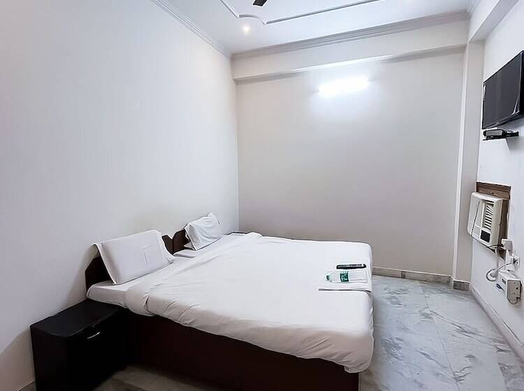 هتل Roomshala 117 Shubham Residency
