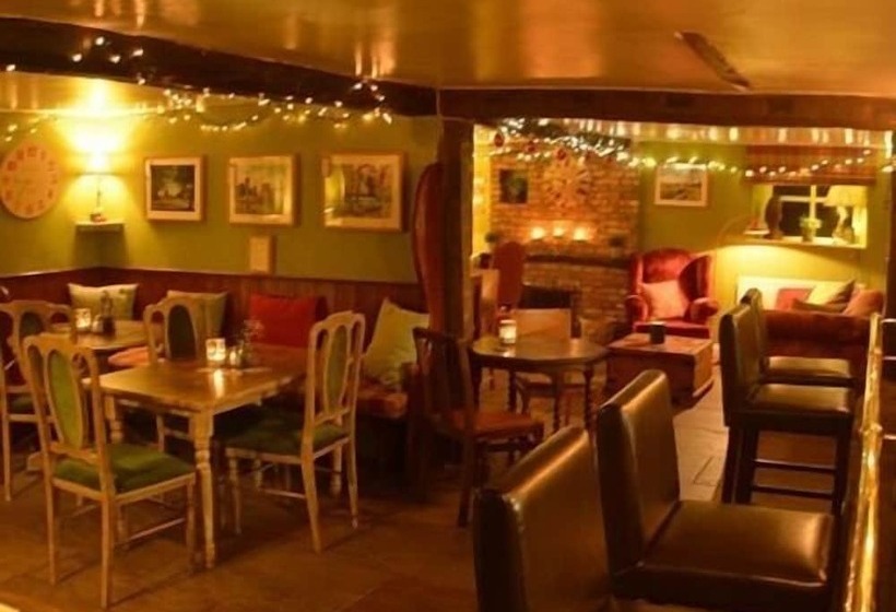 Отель Castle Arms Inn