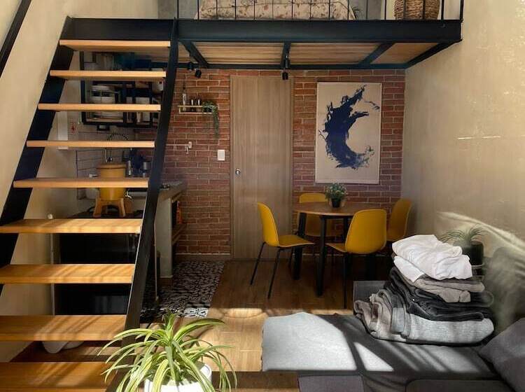 酒店 Tinychillhouse