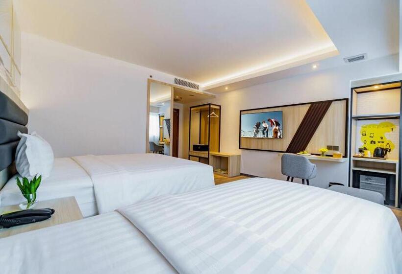 Yello Hotel Harbour Bay