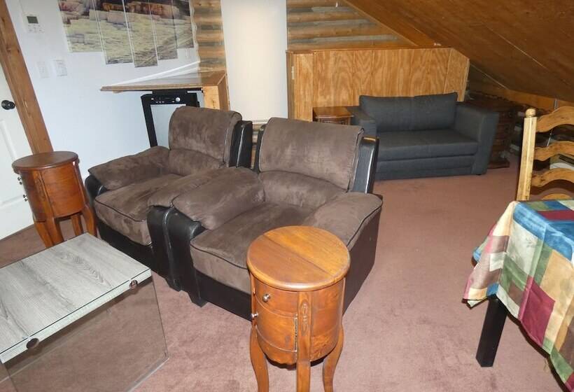 Yellowstone Motel   Adults Only