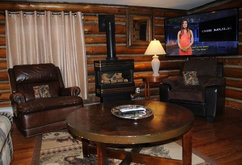 Yellowstone Motel   Adults Only