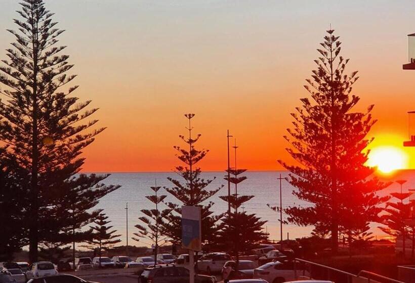Coastal Salty Air 2bedrm 2bath W Ocean Views!