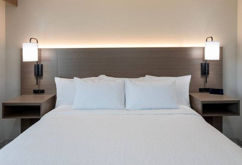 Grandstay Hotel & Suites