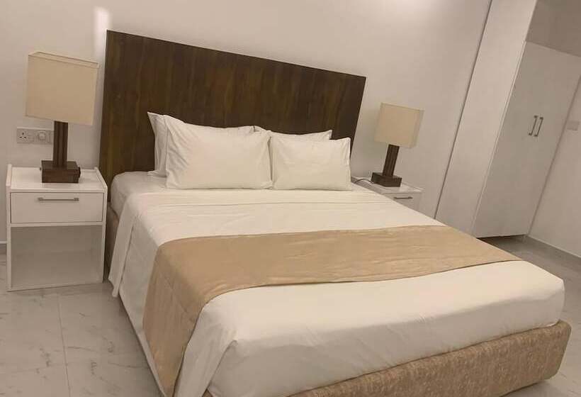 Отель Lavinia Bay Beach