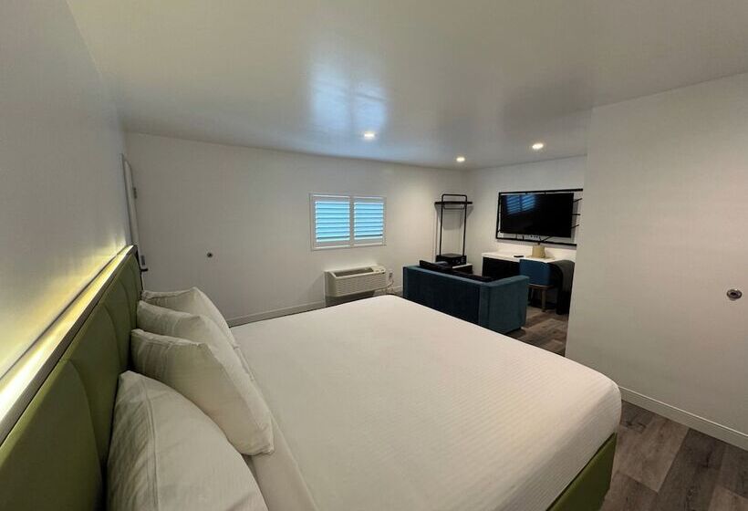 فندق Rudra Hollywood