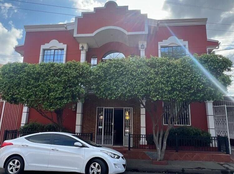 هتل Villalobos