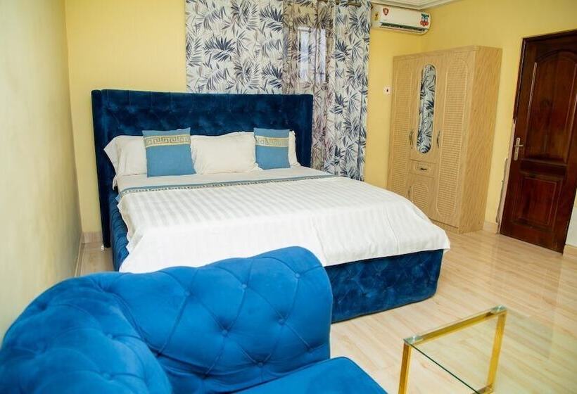 689 Hotel & Apartment