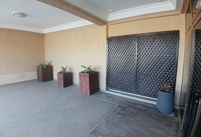هتل Relax Court
