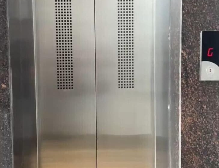 호텔 Satkar International