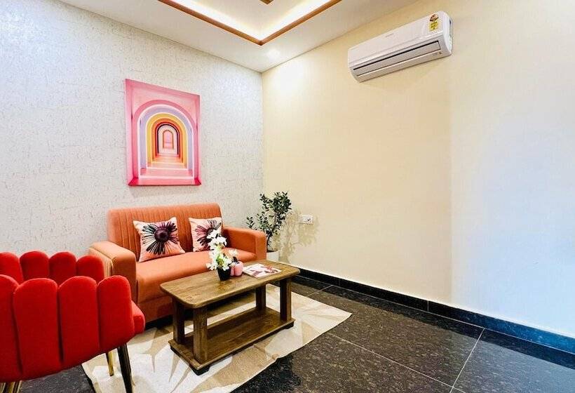Bluo Medicity Hotel Gurgaon