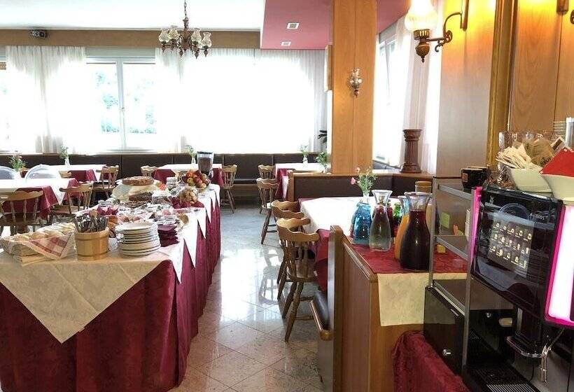 فندق Alpieve Albergo Pieve