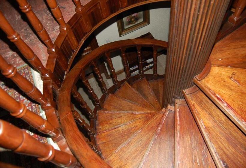 هتل Falcon Crest Suites