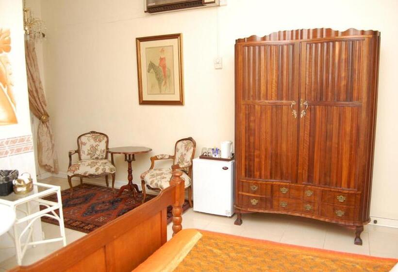 هتل Falcon Crest Suites