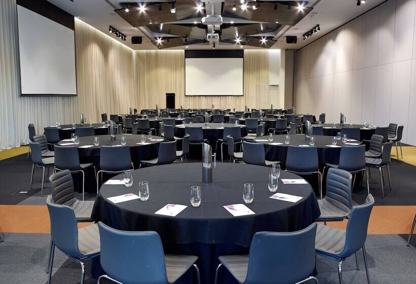 هتل Hyatt Place Melbourne Essendon Fields