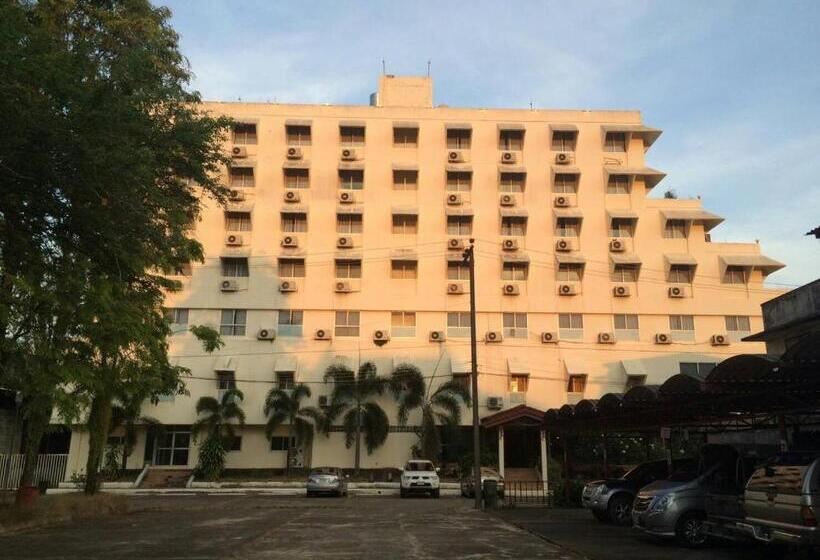 هتل Paradorn Inn