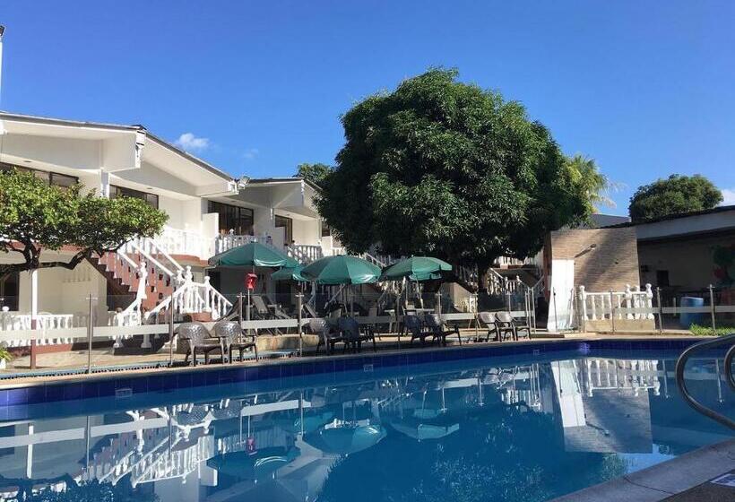 هتل Restaurante Versalles