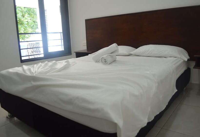 هتل Restaurante Versalles