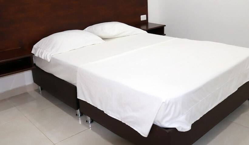 هتل Restaurante Versalles