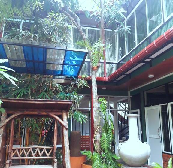 هتل Yoho Taskans Villa