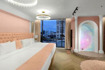 هتل The Granite Luxury