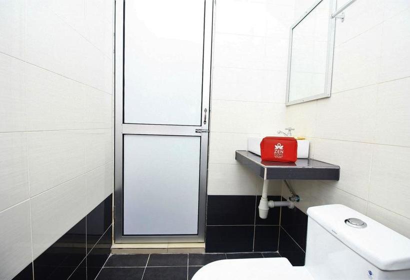 Отель Zen Rooms Near Pantai Tengah