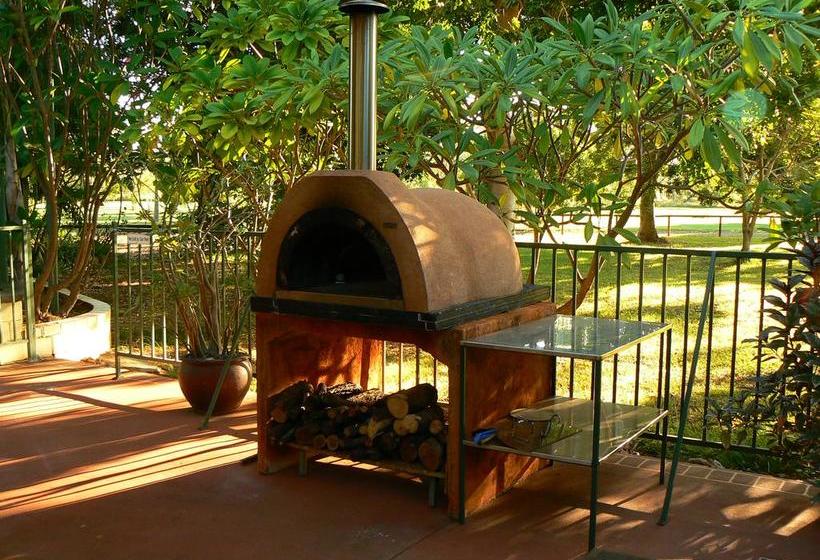 Parry Creek Farm Tourist Resort And Caravan Park