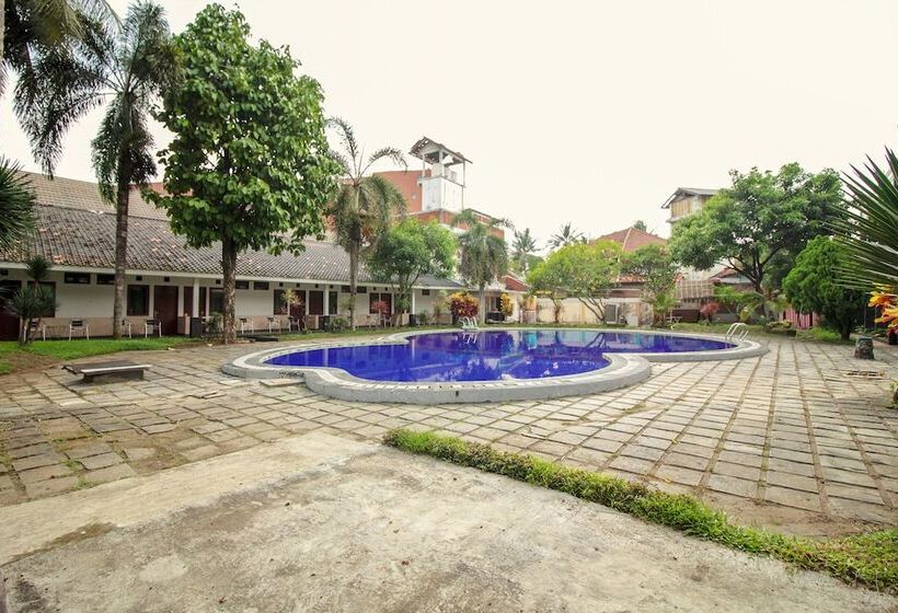 Reddoorz Plus At Hotel Sofia Pangandaran