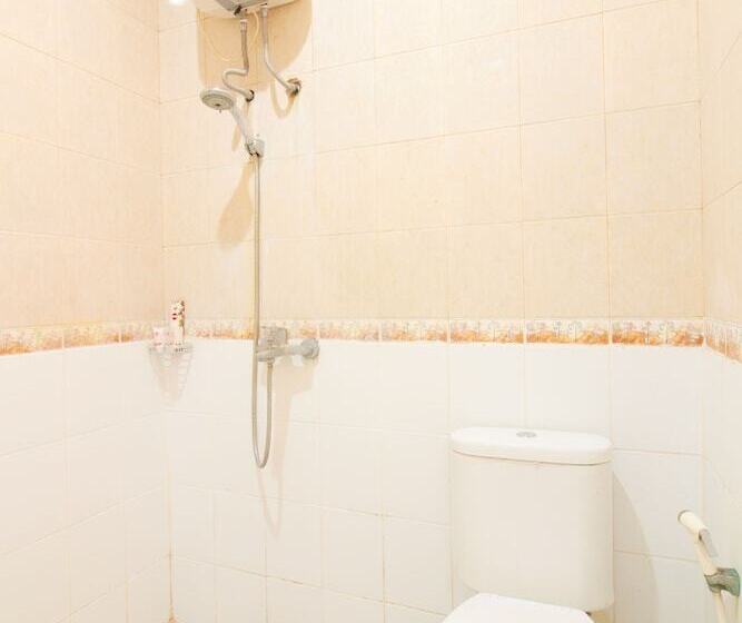 Reddoorz Plus At Hotel Sofia Pangandaran