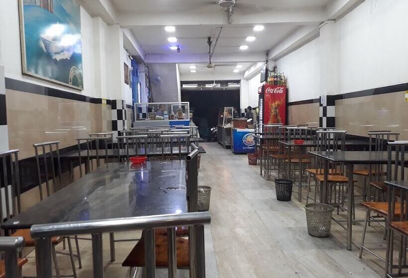تختخواب و صبحانه Omega Hotel & Motel