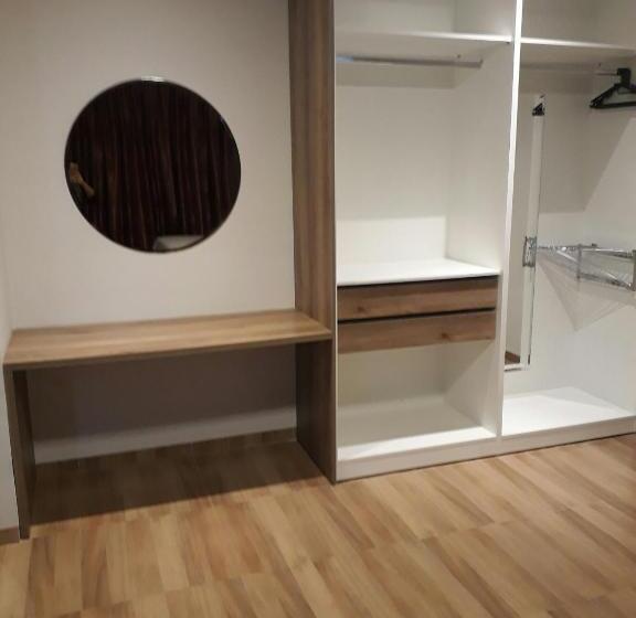 בית מלון כפרי Pak Suites