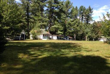 استراحتگاه High Falls Bay Cottages, Camping & Waterpark