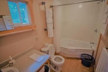 استراحتگاه High Falls Bay Cottages, Camping & Waterpark