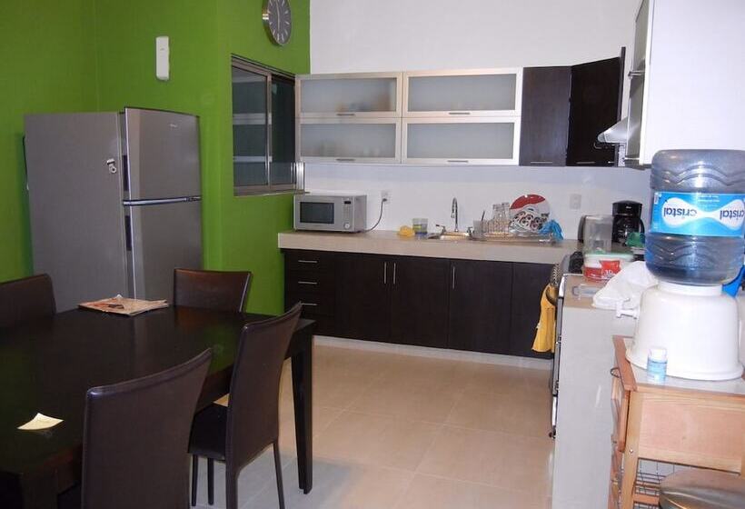 هاستل Hostal Urbano