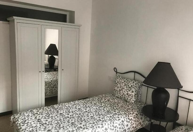 تختخواب و صبحانه Habitaciones Baobab