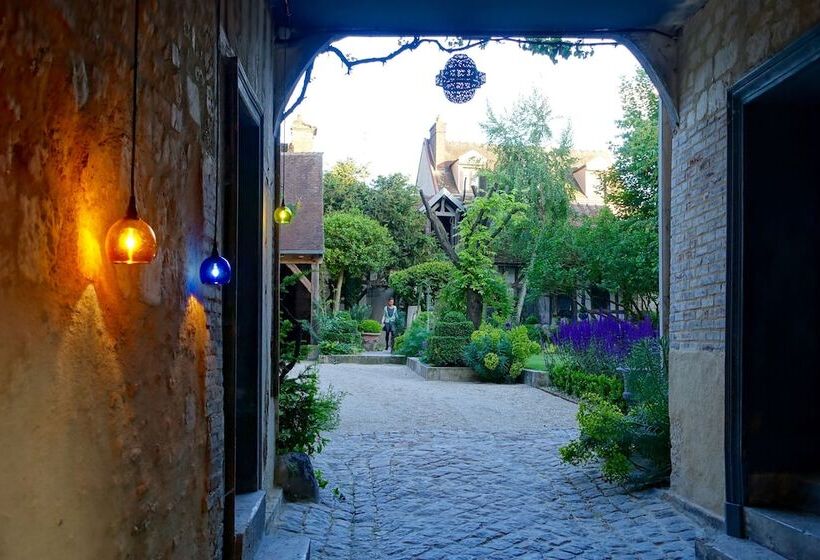 تختخواب و صبحانه Le Jardin De La Cathédrale